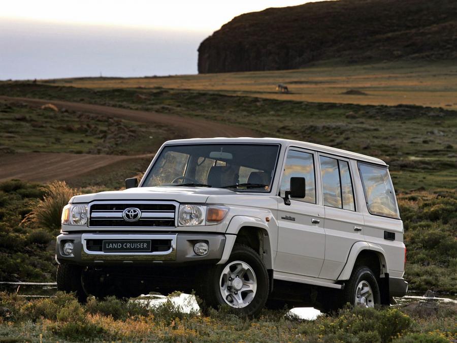  Toyota Land Cruiser 70 2007 года  (ZA) (фото 9 из 17)